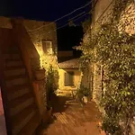 La Corsara-la Casa Nella Roccia *