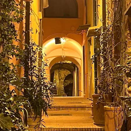 La Corsara-la Casa Nella Roccia