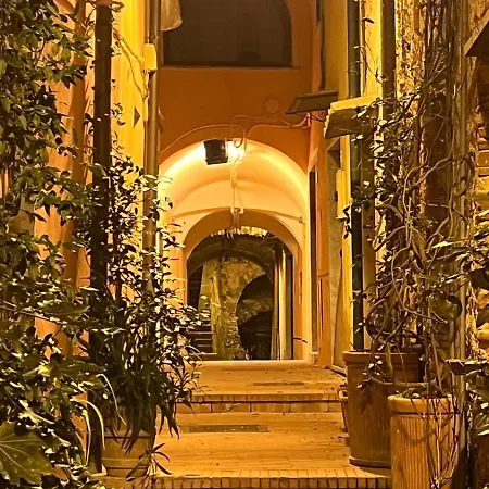 La Corsara-la Casa Nella Roccia