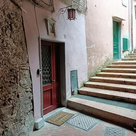 La Corsara-la Casa Nella Roccia